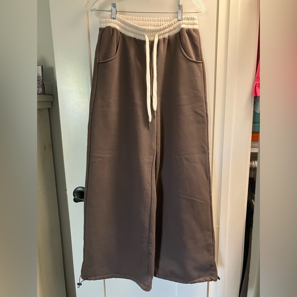 NWT Edikted Women’s Mikki Wide Leg Sweatpants size XS
